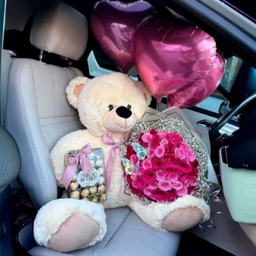 Bouquet of roses with teddy bear, balloons and Ferrero chocolate.
