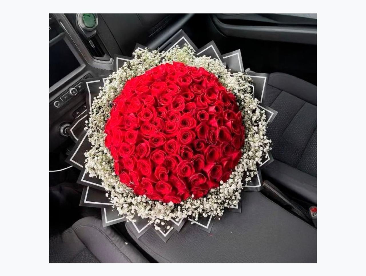 Bouquet of 100 roses with wreath